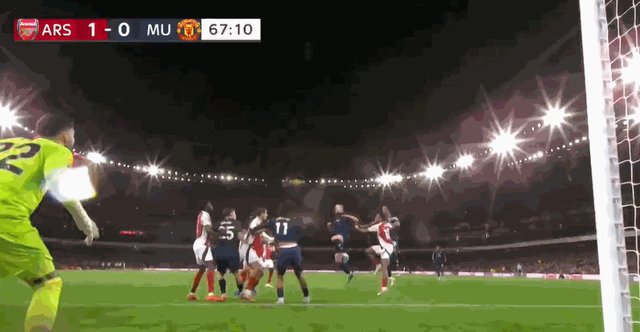 【英超】阿森纳2比0曼联，廷伯、萨利巴通过角球破门