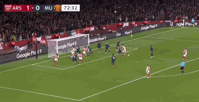 【英超】阿森纳2比0曼联，廷伯、萨利巴通过角球破门