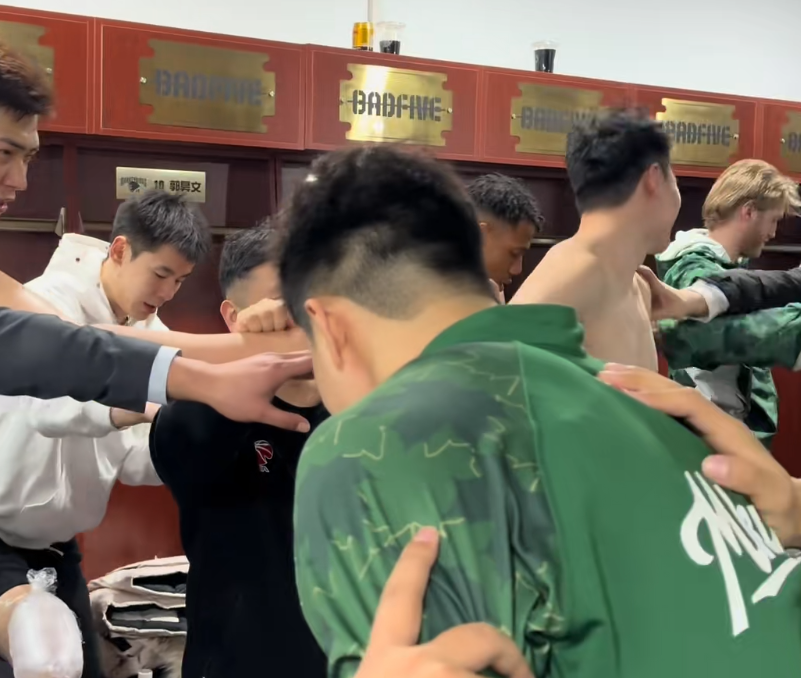 开云体育官网-胜新疆更衣室！王世龙强调防守与反击，点出求胜欲，无金链子环节